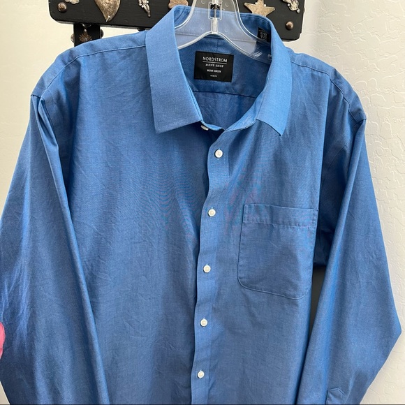 Nordstrom’s Men’s Button Down Dress Shirt Non-Iron Trim Fit - Picture 2 of 7